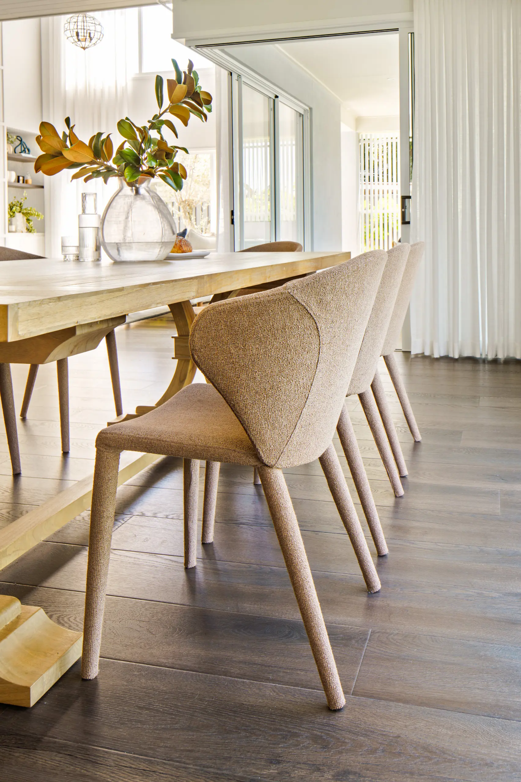 modern-dining-area-wood-table-chairs-design