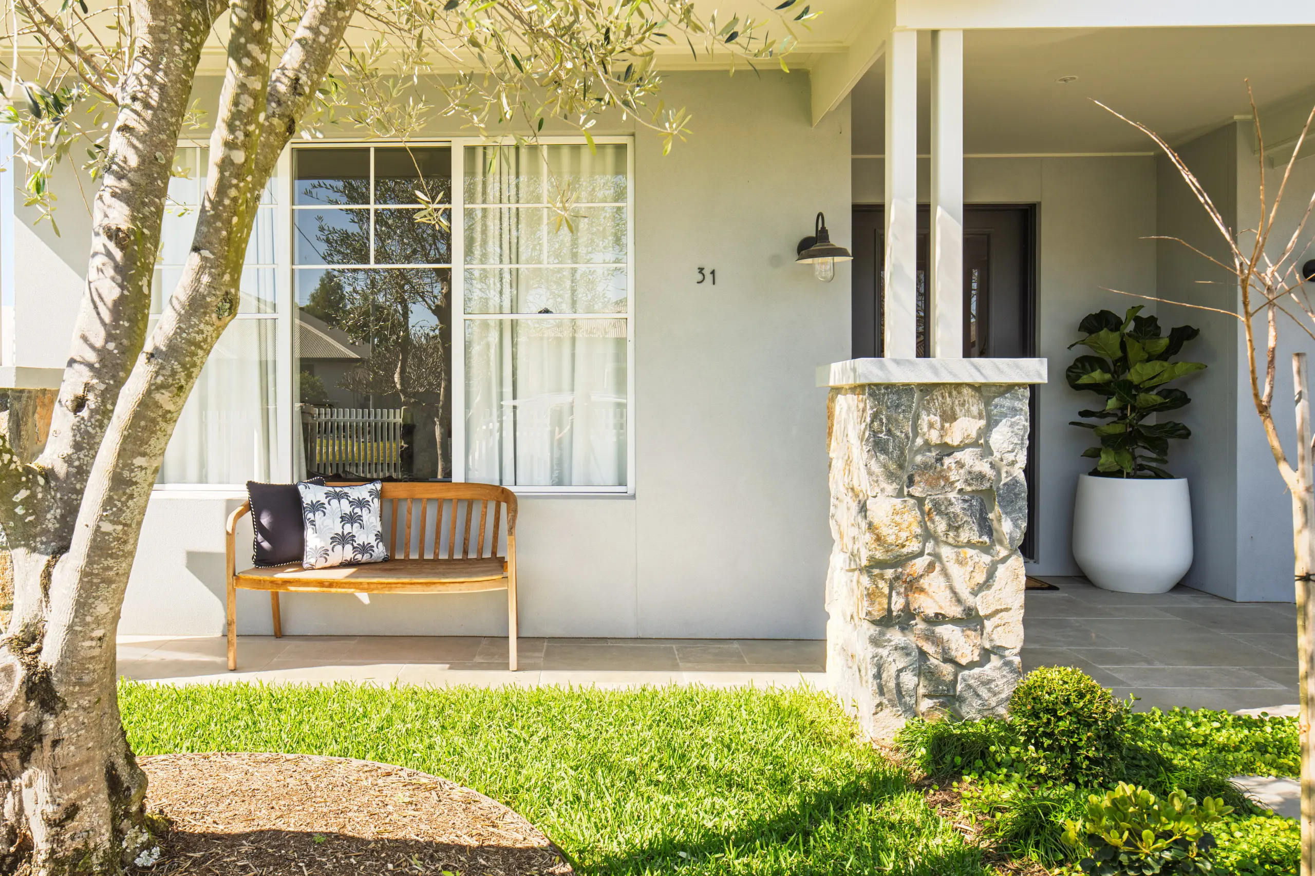modern-home-exterior-front-yard-entrance